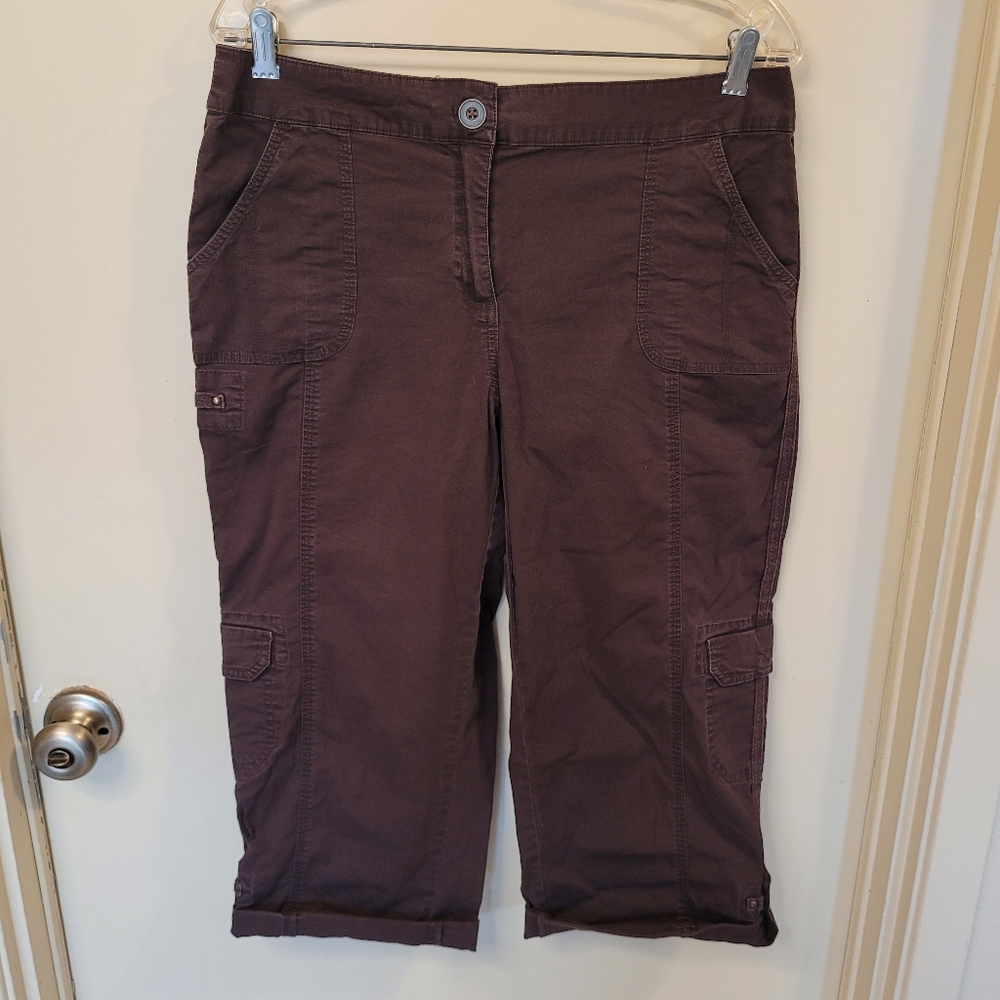 Chico's Women's Capris Size 1.5 (=M/10) Brown Cargo Roll Tab Legs Stretchy EUC